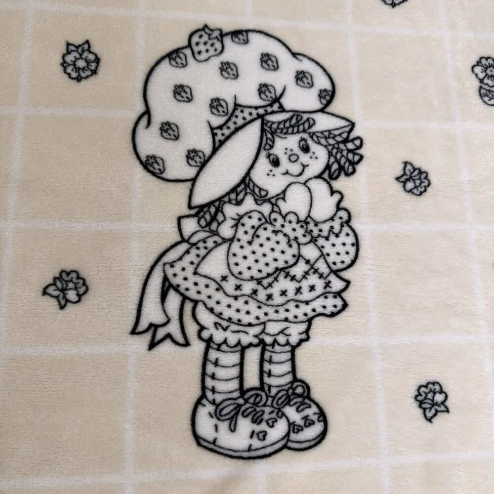 Strawberry Shortcake Custard Plush Throw Blanket 50x60 Cream Floral 2025
